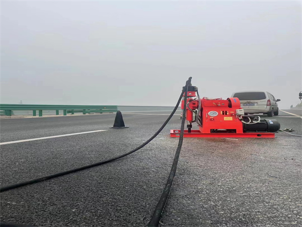 龙州马路路基路面开裂下沉注浆加固灌浆